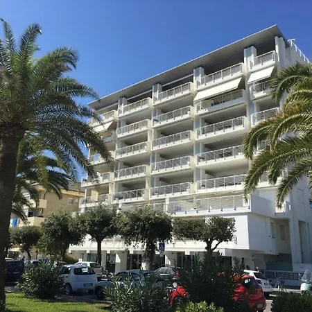 Riviera Palace - Bilo Sea Front- Premium * 朱利亚诺瓦